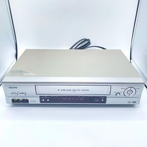 Sanyo VWM-900 4 Head Hi-Fi Stereo VCR VHS Movie Player Tested Works - NO Remote